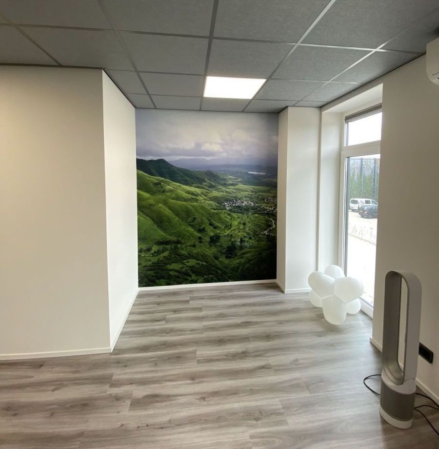 De binnenkant van een bedrijfspand dat geschilderd is door Schildersbedrijf Jos Sijl