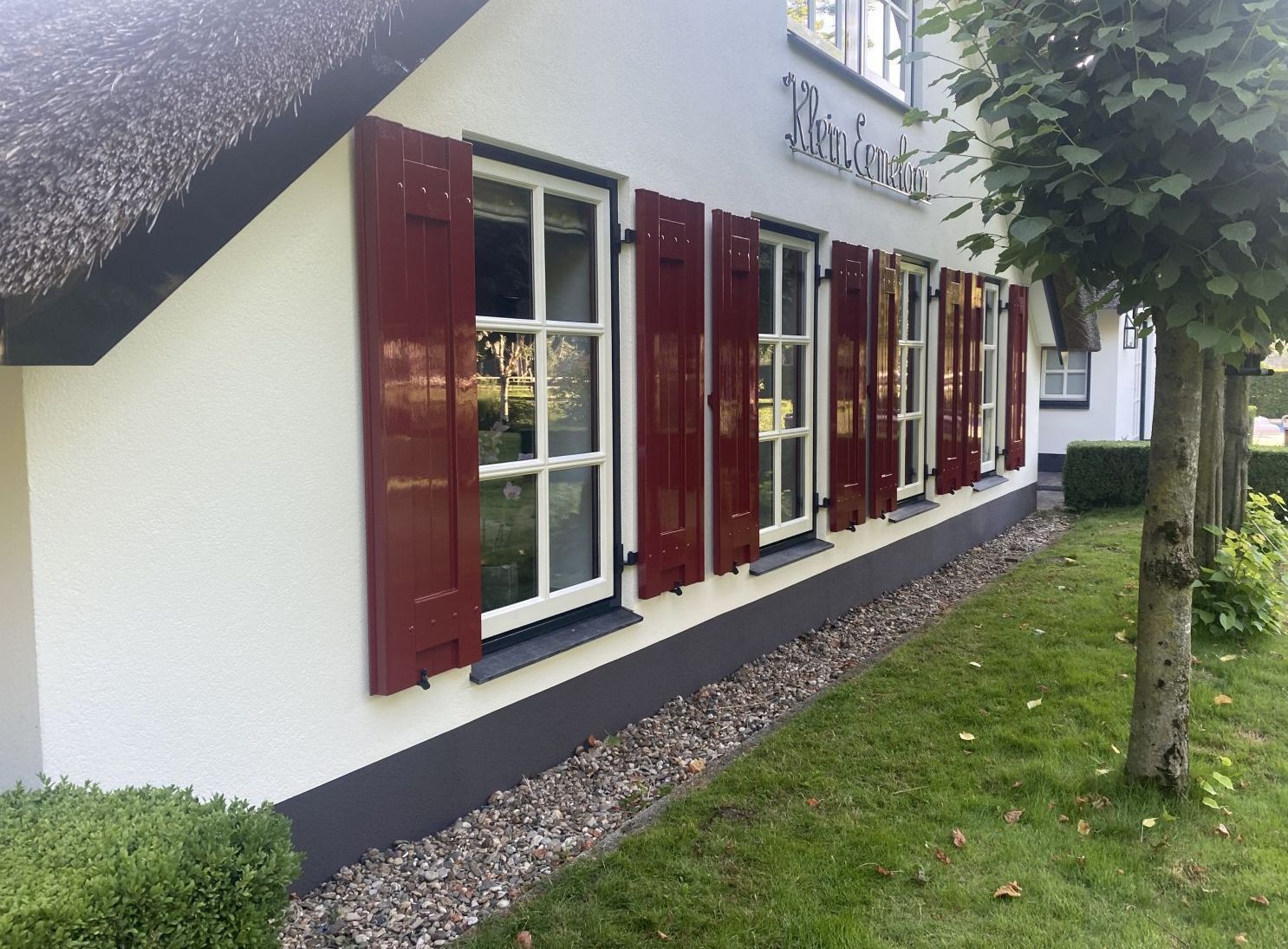 De buitenkant van een woning die geschilderd is door Schildersbedrijf Jos Sijl